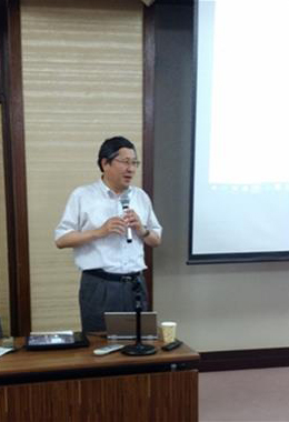 Dean Kishimoto leading open discussion