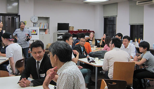 Lively introductions and discussions at International Student Lounge