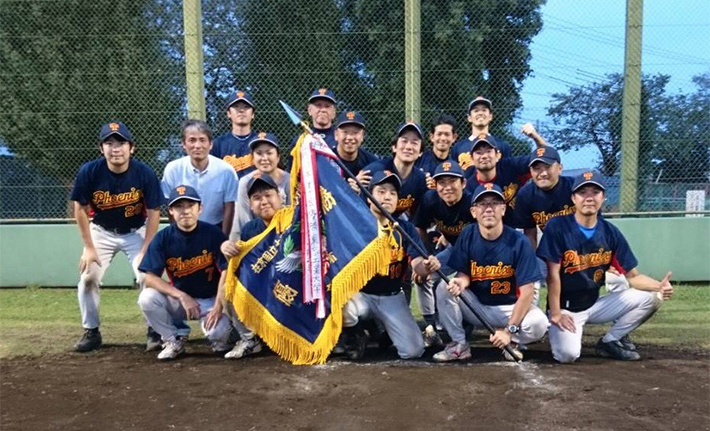 Members of the winning team displaying champions' flag