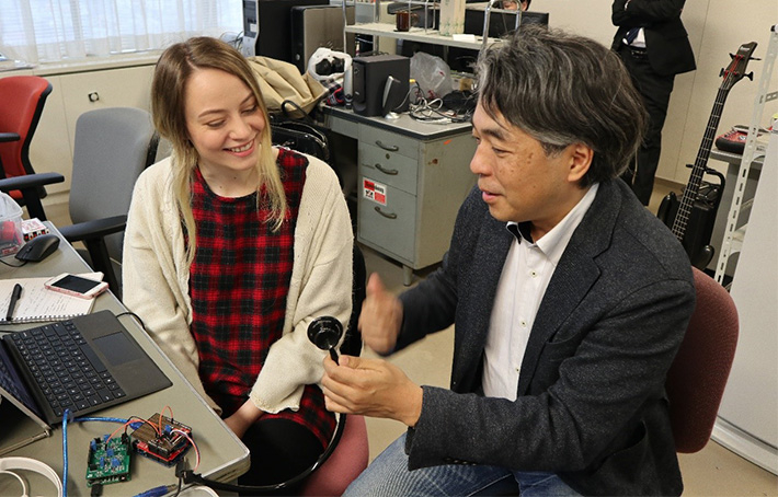 Professor Aoyagi provides research guidance