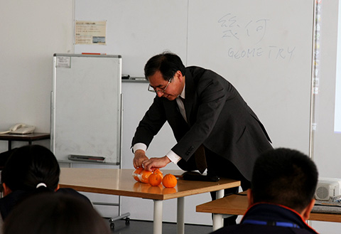 Prof. Yamada kicks off with some fruit