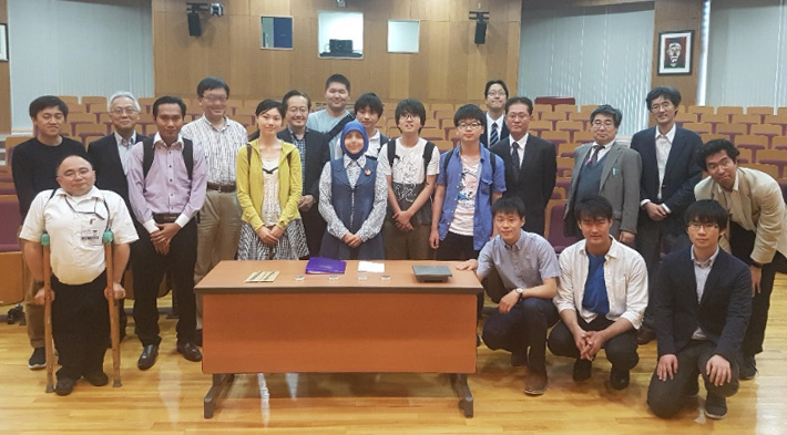 Group photo after the lecture