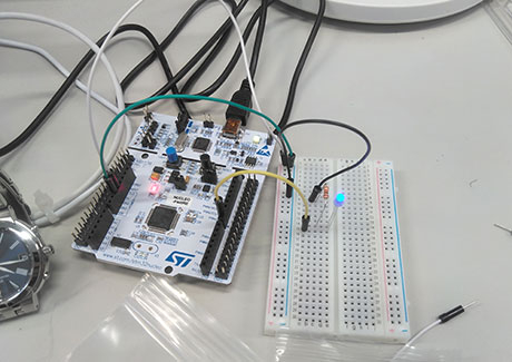 Microcomputer connected to an electrical circuit