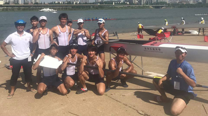 (back from left) Rowing Club alumnus Okoshi, Unagami, Fujii, Hattori, Nakajima, Hasegawa, Nakamori (front from right) Hara, Ogawa, Inoue, Funaoka, Shimada