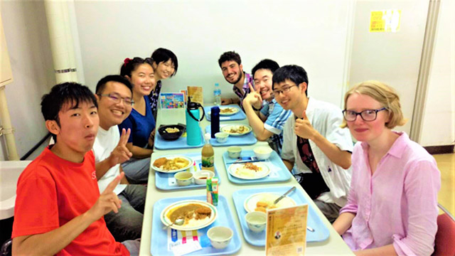 SERP inbound students, Tokyo Tech outbound students, peer tutors enjoying lunch