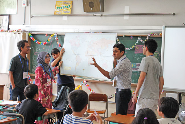 Viraj (second from right) introducing his home country of Sri Lanka