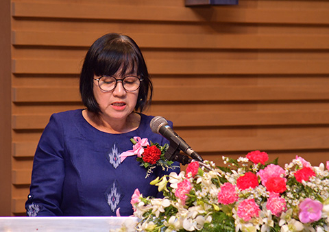 NSTDA's Saimek delivering a speech