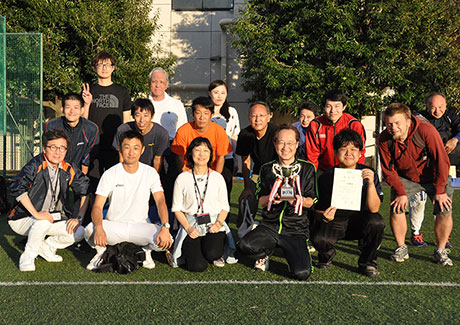 "Good game" handshakes and winners with trophy