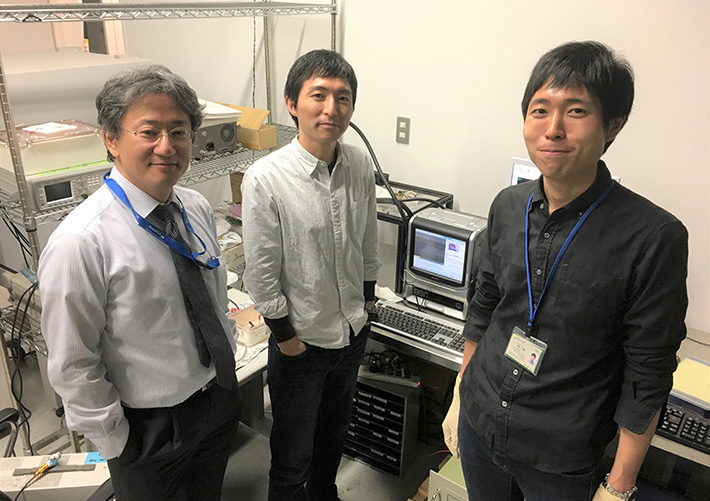 Lead author Daisuke Yamane from Tokyo Tech (middle) with co-authors Hiroshi Toshiyoshi (left) and Hiroaki Honma (right) from University of Tokyo