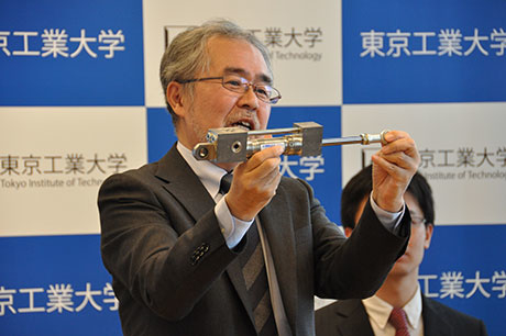 Suzumori demonstrates the smooth motion of the actuator<