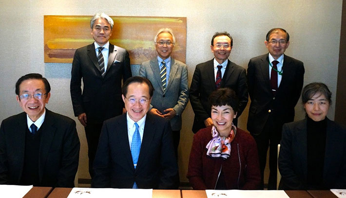 (Front from right) Ministry of Foreign Affairs Assistant Director Yoshiko Okamoto, Hayward, Masu, Laboratory for Advanced Nuclear Energy (LANE) Director Kenji Takeshita (Back from right) LANE Prof. Akira Nishimura, Executive Vice President for Research Osamu Watanabe, Mizumoto, 
Graduate Major in Nuclear Engineering Head Yukitaka Kato