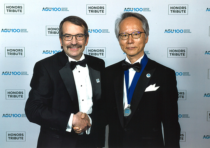 Yoshida (right) with Dr. Eric Davidson, AGU President
