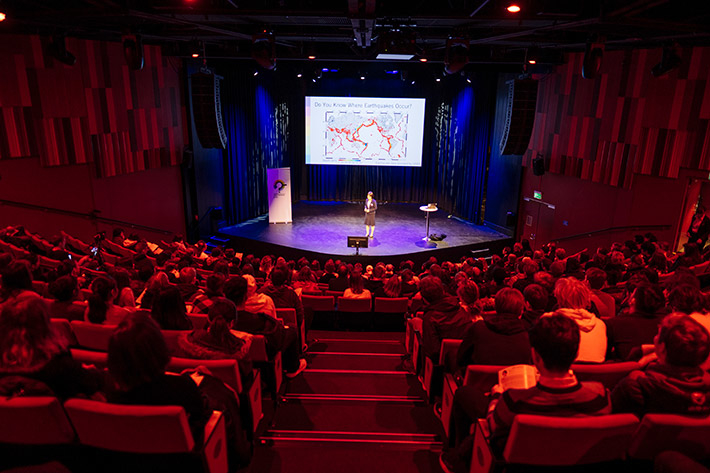 Tsuchiyama presenting to hundreds of high school students. Photo courtesy of Japan Prize Foundation