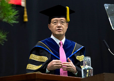 President Masu offering his congratulations