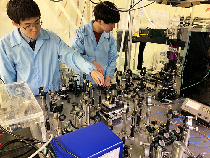The research team member of Prof. Nakamura Laboratory at Tokyo Tech, work with the equipment used for the ultrafast dual pump-probe experiments. (Credit: Tokyo Tech)