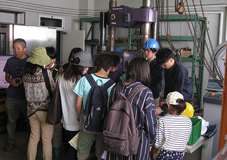 Visitors speaking to members of architecture lab