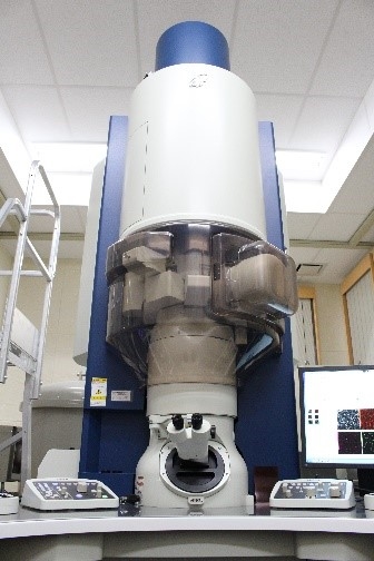 Transmission electron microscope