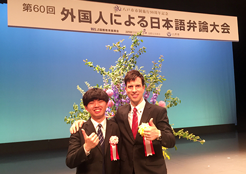 Loh (left) with Tokyo Tech lecturer and judge Patrick Harlan