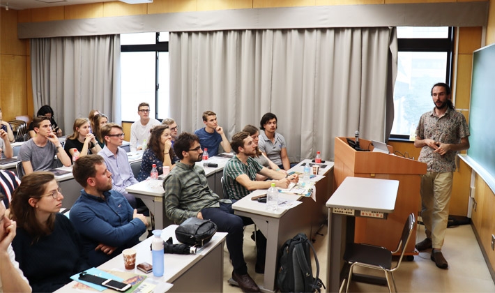 Passionate Delft students debating with Bonnet (right)