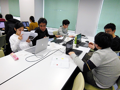 Participants listening to instructions from Tokyo Tech students
