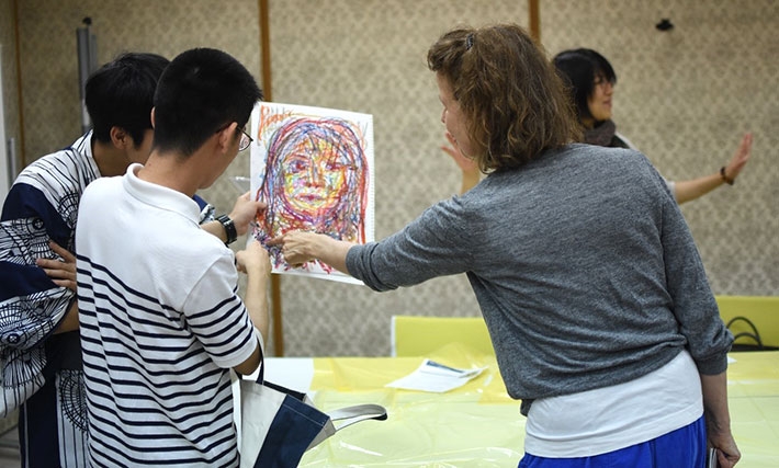 Artist Zuse Meyer (right) with students