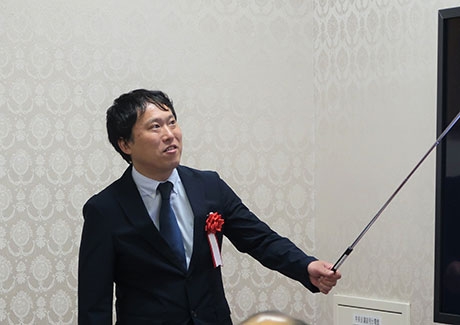 Award-winning Assistant Prof. Takayoshi Katase giving presentation
