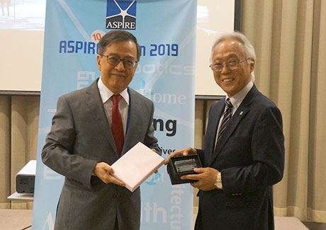 NTU Vice President Alan Chan (left) and Mizumoto