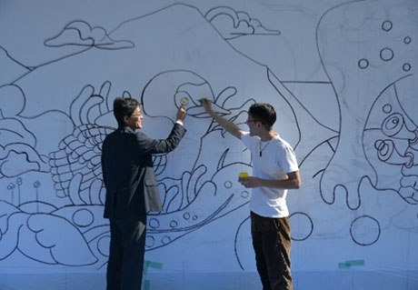 VP Imura (left) painting the eye of the swallow