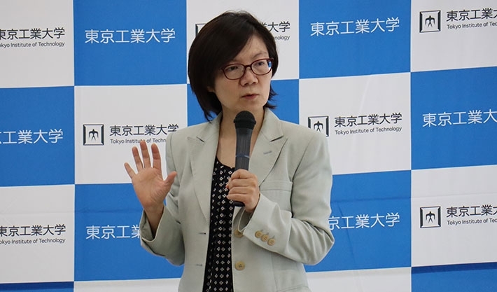 Associate Professor Keiko Waki speaking on perovskite solar cells