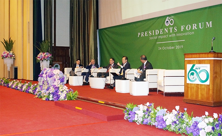 Masu (second from right) discusses liberal arts education at Tokyo Tech