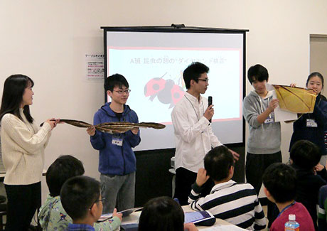 Tokyo Tech students presenting their creations 
