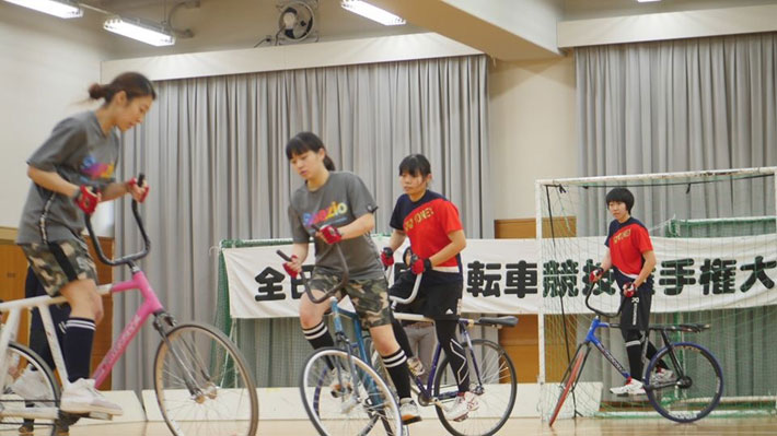 Tokyo Tech women (in grey) during final match