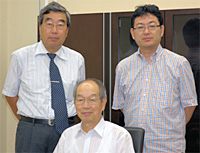 Kyoji Kunitomo (left) and Akira Kamoshida with Sadayuki Ueha (center)