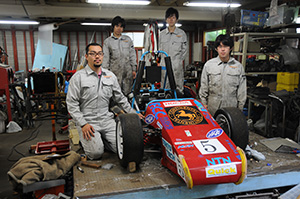 Tokyo Tech Automobile Club members in their workshop