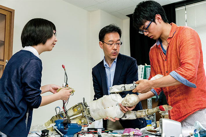 Professor Nakajima and students during the experiment