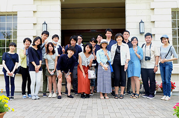 Lab's excursion to Lake Kawaguchi (Minegishi, third from left)