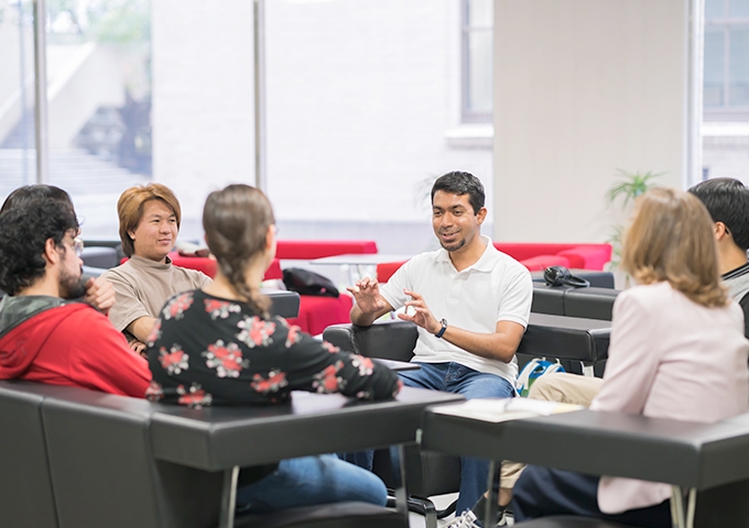 Students enjoys conversation