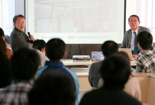 Presentation by Library Director Takahashi and Professor Ikegami