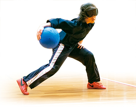 Saki Amuro practicing shoots wearing an eyeshade.