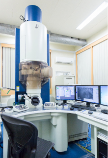 Transmission electron microscope station in the Genso Cube