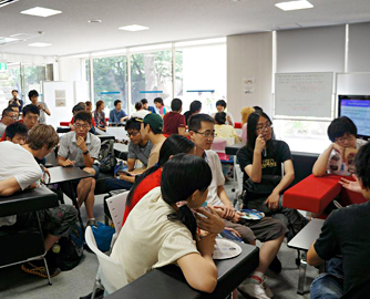 International students and Tokyo Tech students at Think Aloud!, an English discussion event