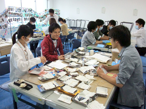 Volunteers Put Restored Photos into New Albums