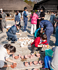 Cleaning the bottoms of pots