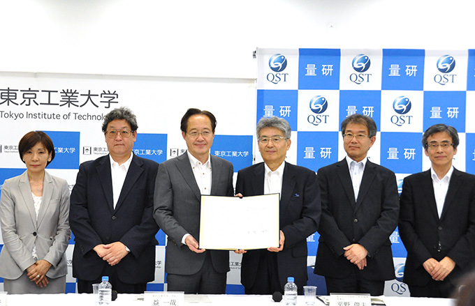 Hatano (left) with Dean Iwatsuki, President Masu, and QST President Hirano, Director Shimada, and Head Ito