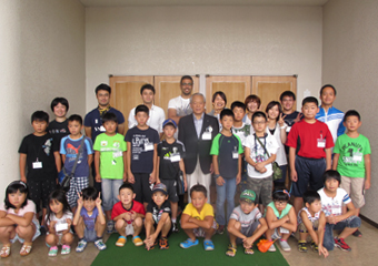 Group photo of participants with Mayor Furukawa