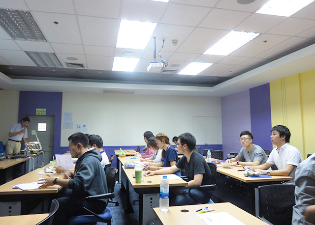 A Tokyo Tech student in class with TAIST students at NSTDA