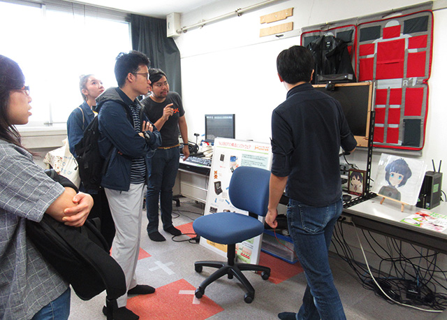 TAIST students visit a lab at Tokyo Tech