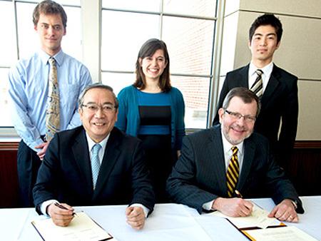 President Eric Kaler of the University of Minnesota (front right) and Then-President Mishima