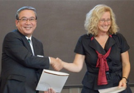 Tokyo Tech then-President Yoshinao Mishima and Professor Eva Åkesson, Vice-Chancellor of Uppsala University