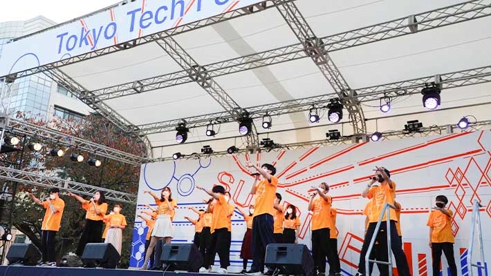 Performance of the ensemble piece at the Tokyo Tech Festival (outdoor stage)